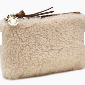 UGG SMALL SHEEPSKIN POUCH ⭐️⭐️⭐️⭐️⭐️ NWT